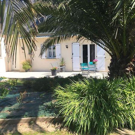 Bed and Breakfast Côté jardin des Charmilles à Quettehou Extérieur photo